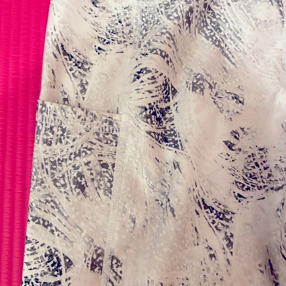 Joe Fresh White and Grey Medium Leggings - Picture 4 of 5